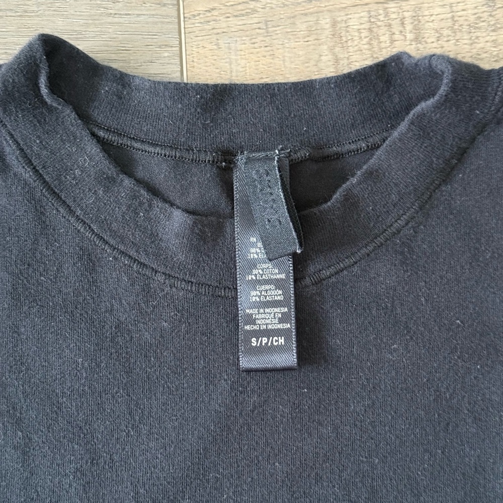 Skims cotton jersey mock neck tank in soot - Picture 3 of 4
